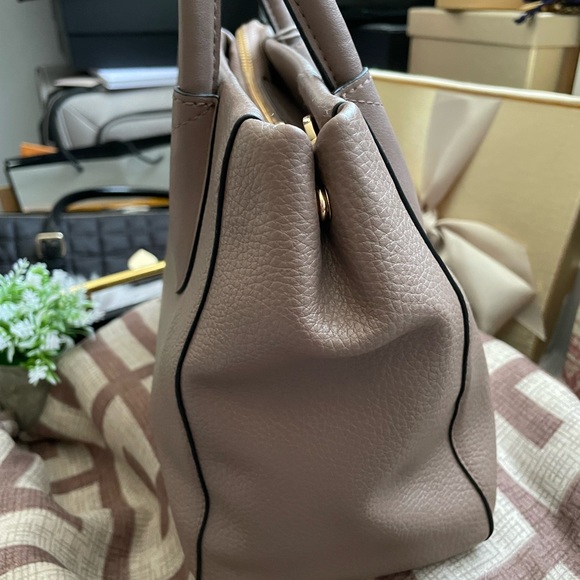 🎁GIFTED🎁🔥🔥DEAL🔥🔥✨Taupe Tote Bag Crossbody ✨NWT - Picture 9 of 12